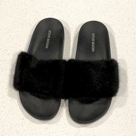 Steve Madden Fuzzy Slides - Picture 1 of 3